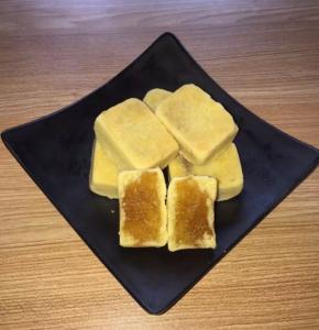 这个是凤梨和冬瓜熬的馅…太麻烦…还是直接炒凤梨比较好