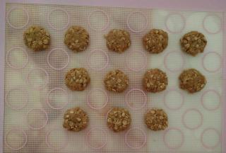 依次做完全部的饼干坯。