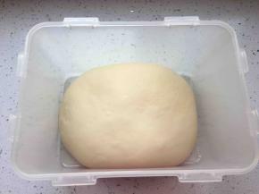 将揉好的面团松弛30分钟