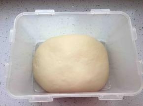 将揉好的面团松弛30分钟