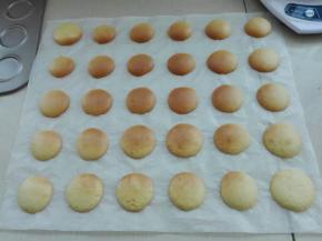 烤箱预热，中层150度，10几分钟，注意观察颜色，上色及时加盖锡纸，我一不留神有些烤过了