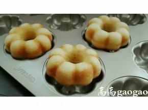 烤箱不需要预热，直接150度，25分钟（请根据自家烤箱实际温度操作）