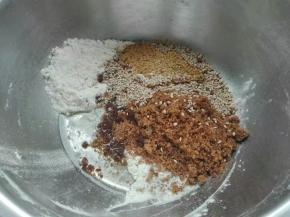 开始制作馅料：将所有馅料混合