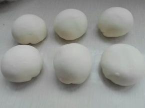 收口朝下，依次包好，如图