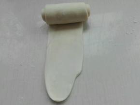 再次擀成长，自上而下卷起