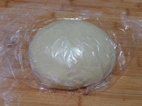 发酵完成就是按一个洞，不回缩、不塌陷，排气，揉回原来大小松弛10分钟