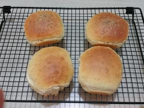 烤好放在晒网上晾凉