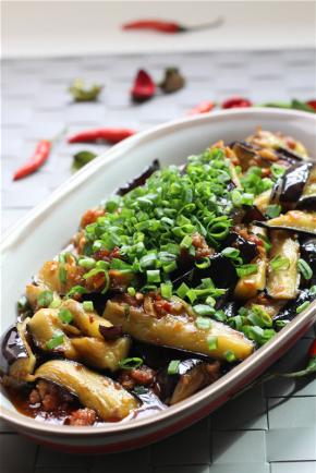 最后撒入葱花，搅匀起锅，装盘