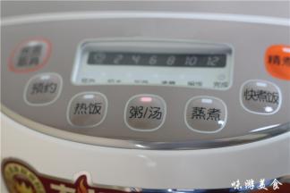 放入蒸锅大火蒸1个小时，如果用电饭锅，锅胆加一半的水，按下煮粥键即可