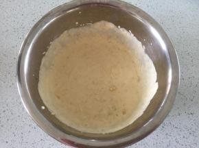 奶油和芒果液搅拌均匀