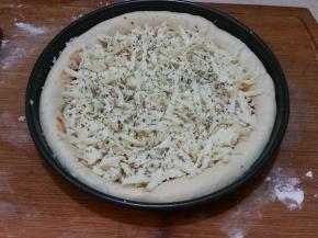 撒上披萨草，和萝勒叶