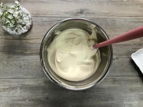 继续切拌加翻拌，混合均匀。