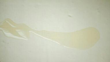 面片上均匀的抹开油，并撒盐