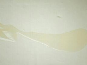 面片上均匀的抹开油，并撒盐