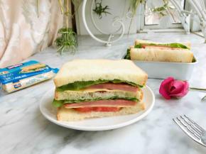 用刀从中间切开就可以直接吃了，简单丰盛又营养！