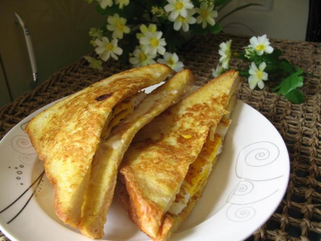 煎鸡蛋土司
