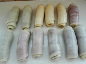 依次卷好，继续保鲜膜盖好防止干裂