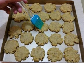 表面刷上一层全蛋液