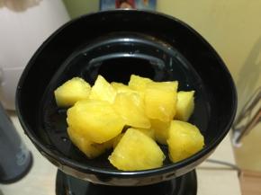 榨汁机榨汁果肉和果汁再混合到一起