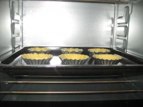 170度提前预热烤箱，烤架放中层，上下火烤12分钟