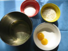 准备好材料，蛋清与蛋黄分开