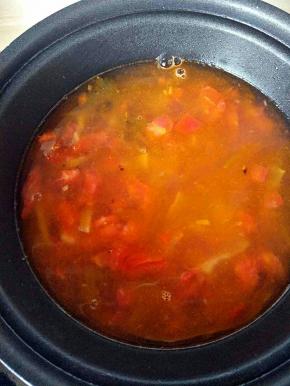 翻炒西红柿出水加入鲜浆水