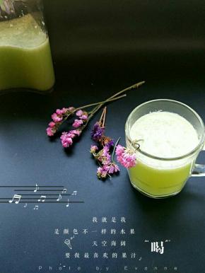 连皮带籽榨出的果汁营养更全面，更丰富