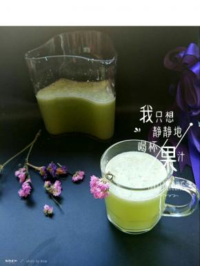 大热天喝一杯冬瓜雪梨汁真是凉爽到每个毛孔！