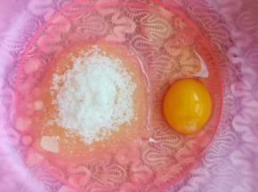 油，糖，鸡蛋进行乳化