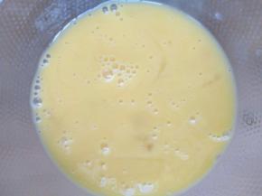 剩余的两个鸡蛋打散