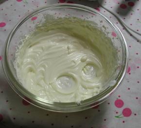 马斯卡彭用打蛋器搅打到顺滑