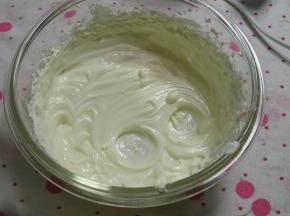 马斯卡彭用打蛋器搅打到顺滑