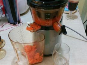 胡萝卜用原汁机榨汁