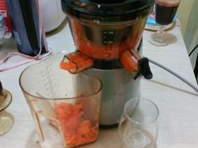 胡萝卜用原汁机榨汁