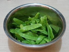 荷兰豆去筋洗干净