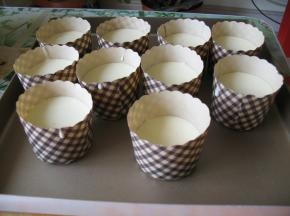 装入纸杯，8分满