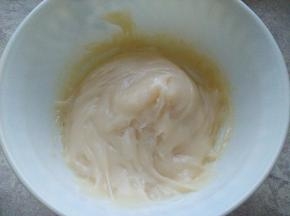 放蒸锅大火蒸约20分钟，至凝固；