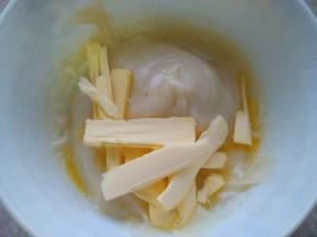 趁热加入黄油；