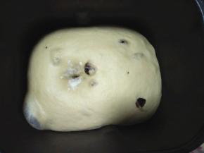 盖保鲜膜发酵至两倍大；