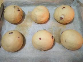 放烤箱（内放碗热水）发酵至两倍大；