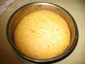 揉成光滑的面团发酵到2倍大