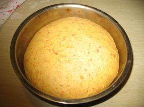 揉成光滑的面团发酵到2倍大