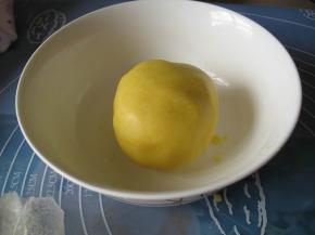 揉成光滑面团静置20分钟