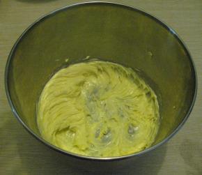 无盐黄油，室温软化，用电动打蛋器打撒，约打30秒左右