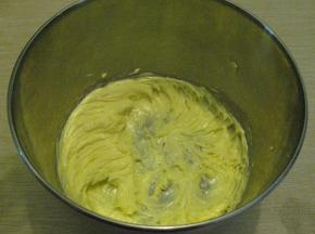 无盐黄油，室温软化，用电动打蛋器打撒，约打30秒左右