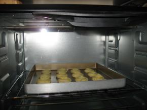 烤箱，上下火，190度预热2分钟后放进烤盘，烤15~20分钟