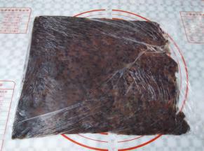 把红豆沙装入保鲜袋，擀成20*30cm的薄片