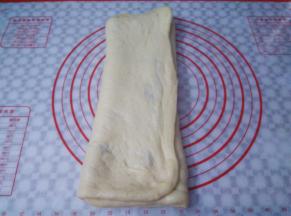 面皮像叠被子那样叠成3折