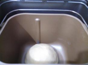 和面完成，收圆一下面团，让面团进行第一次发酵