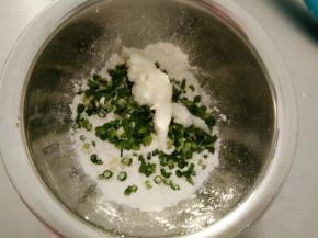 油酥原料混合在一起